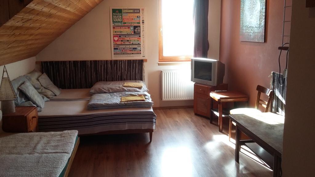 Keramiapark Guesthaus Hotell Budapest Exteriör bild