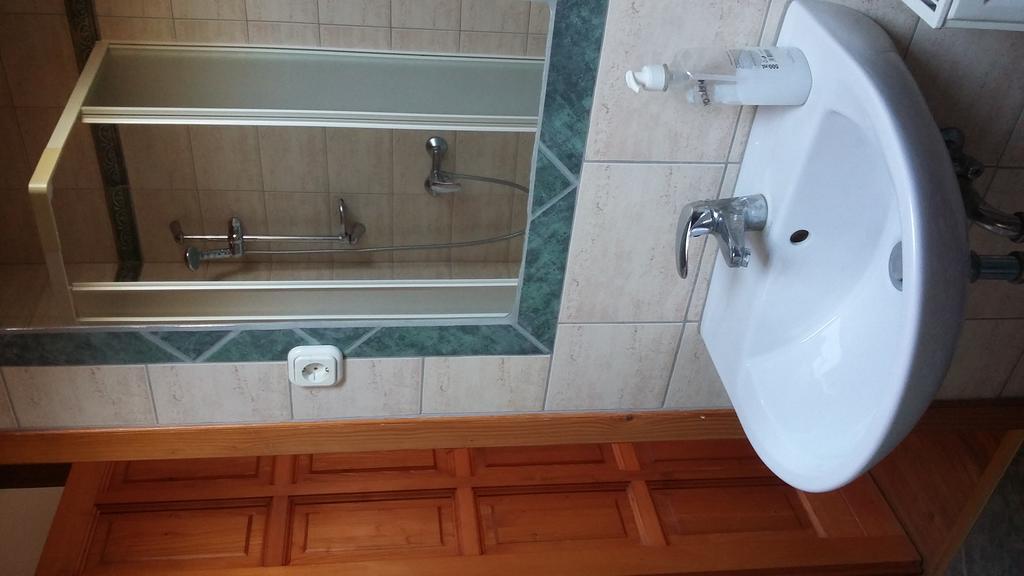 Keramiapark Guesthaus Hotell Budapest Exteriör bild