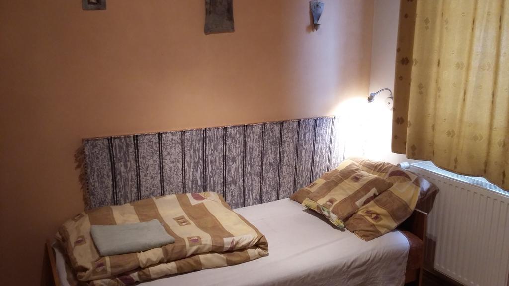Keramiapark Guesthaus Hotell Budapest Exteriör bild